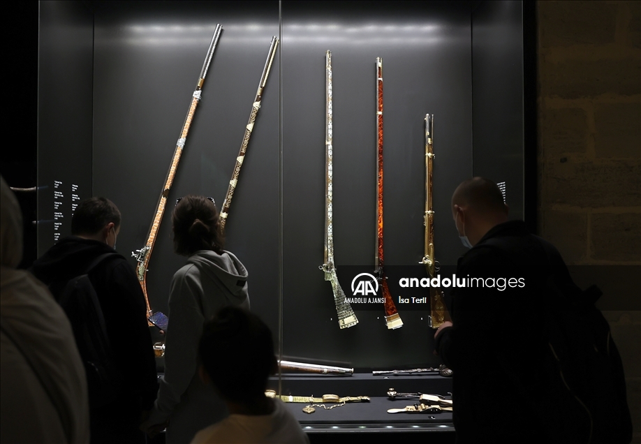 1300 yıllık paha biçilemez kılıç, kalkan, miğfer, hançer gibi silahlar restore ediliyor