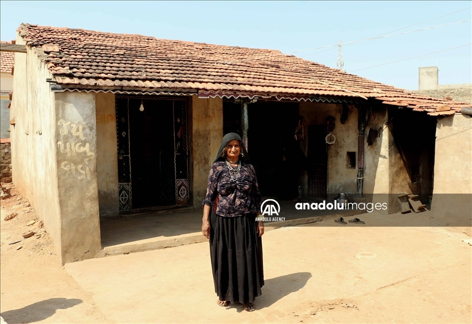 Una mujer dio a luz a su primer hijo a los 70 años en India