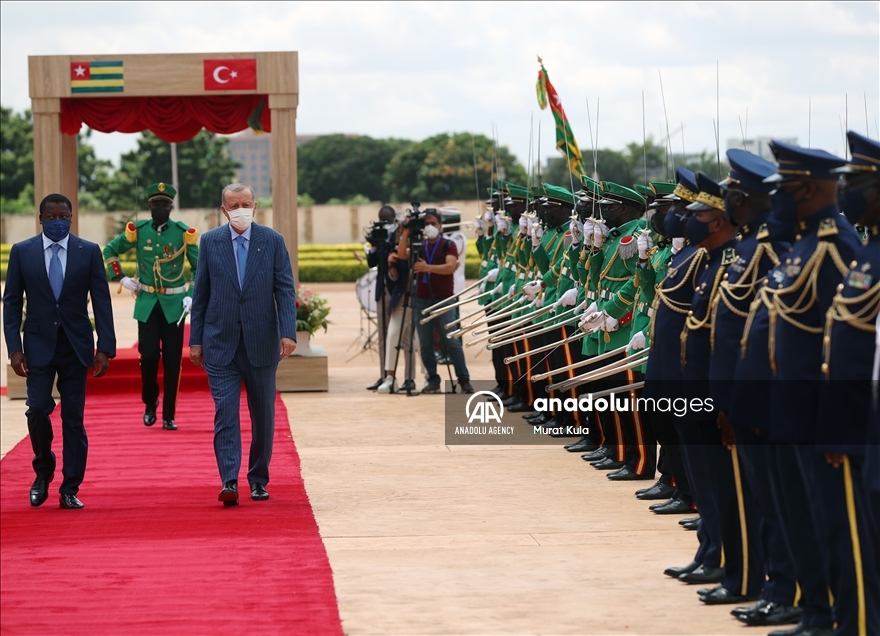 رئيس توغو يستقبل أردوغان بمراسم رسمية