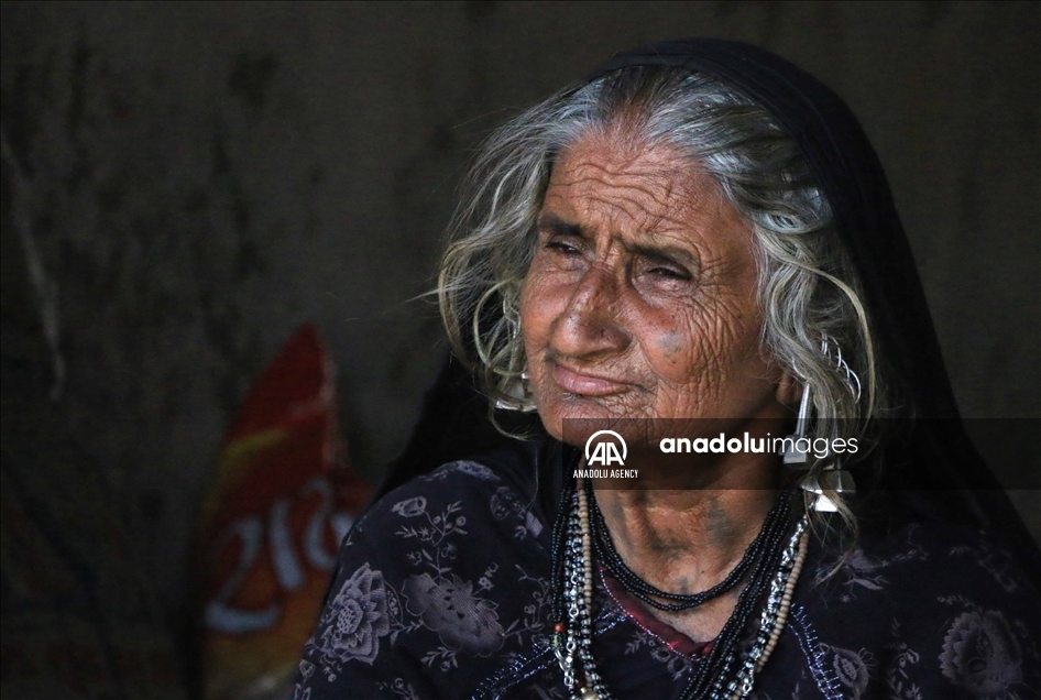 Una mujer dio a luz a su primer hijo a los 70 años en India