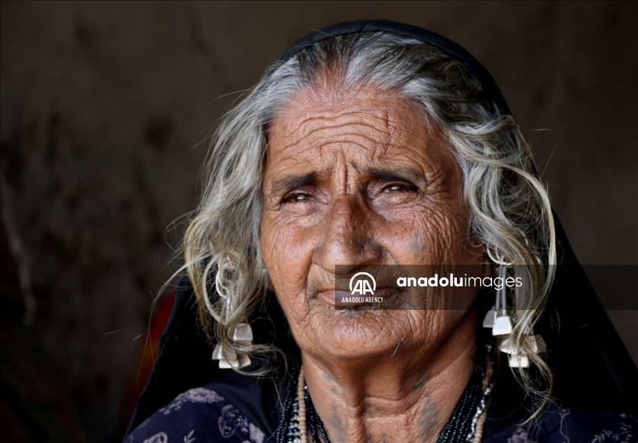 Una mujer dio a luz a su primer hijo a los 70 años en India