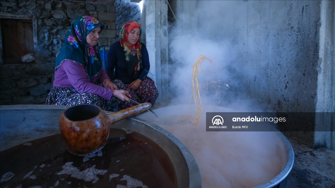 Gastronomi kenti Hatay'da toprakla mayalanan tescilli pekmez kaynamaya başladı
