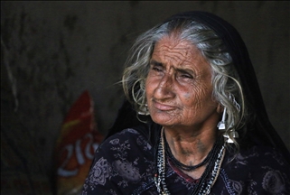 Una mujer dio a luz a su primer hijo a los 70 años en India