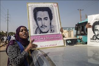آلاف السودانيين يتظاهرون للمطالبة بـ"حماية الثورة"