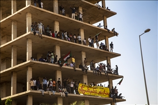 آلاف السودانيين يتظاهرون للمطالبة بـ"حماية الثورة"