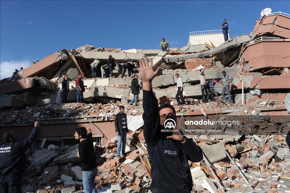 Türkiye, 2011'deki depremde Van için tek yürek oldu