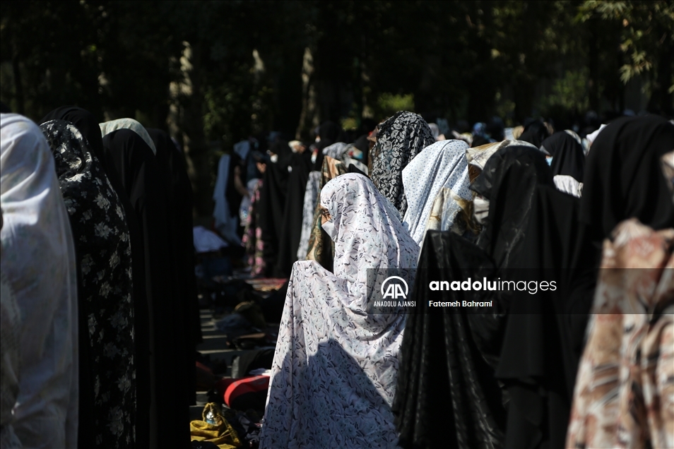 Tahran'da yaklaşık 2 yıl sonra ilk cuma namazı kılındı
