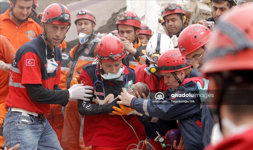 Türkiye, 2011'deki depremde Van için tek yürek oldu