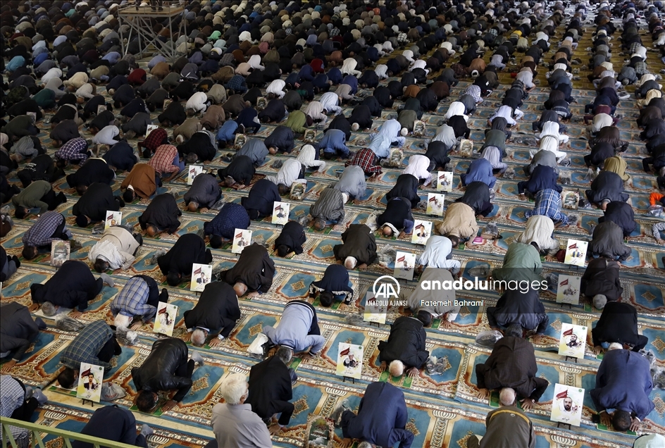 Tahran'da yaklaşık 2 yıl sonra ilk cuma namazı kılındı