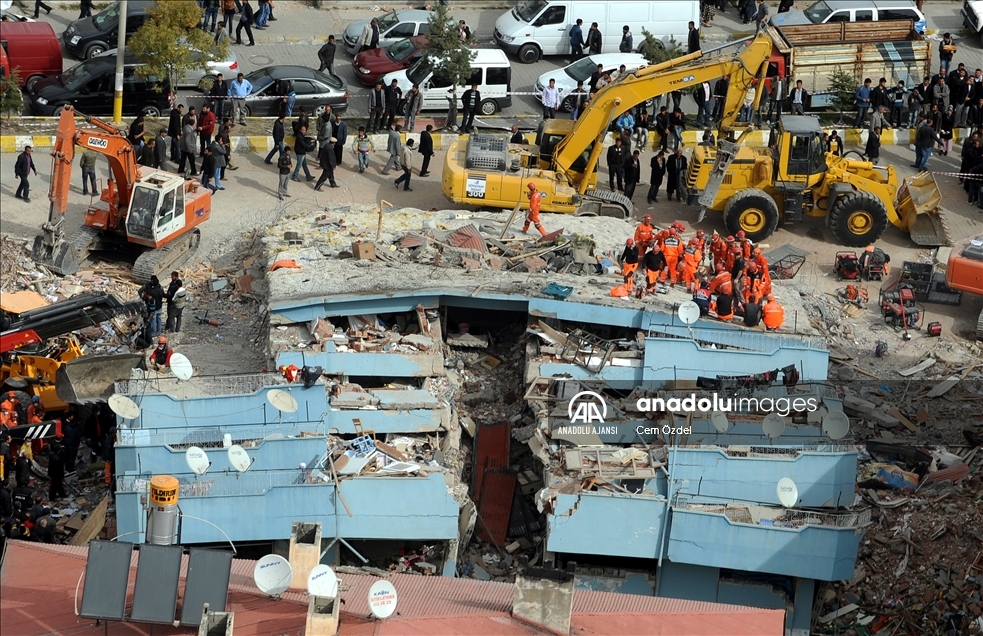 Türkiye, 2011'deki depremde Van için tek yürek oldu
