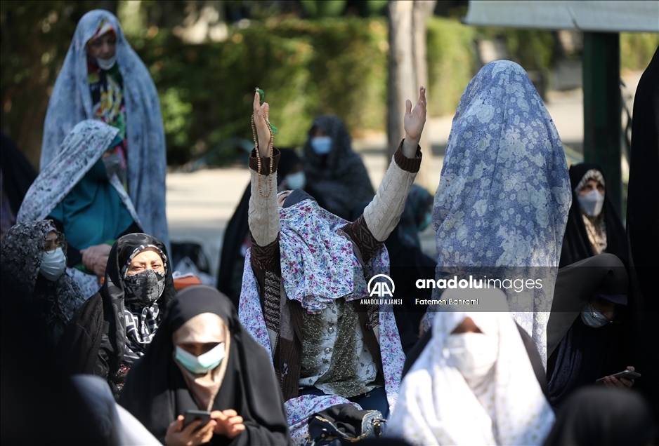 Tahran'da yaklaşık 2 yıl sonra ilk cuma namazı kılındı