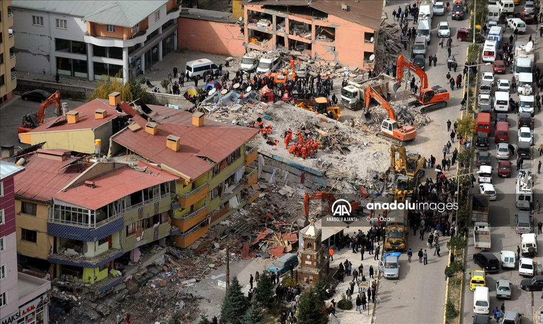 Türkiye, 2011'deki depremde Van için tek yürek oldu