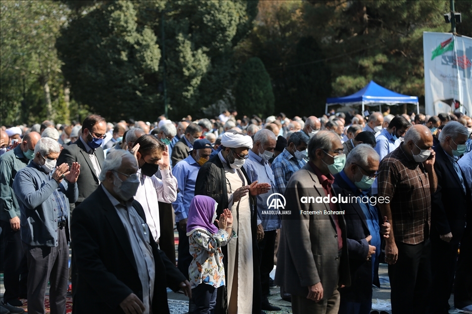 Tahran'da yaklaşık 2 yıl sonra ilk cuma namazı kılındı