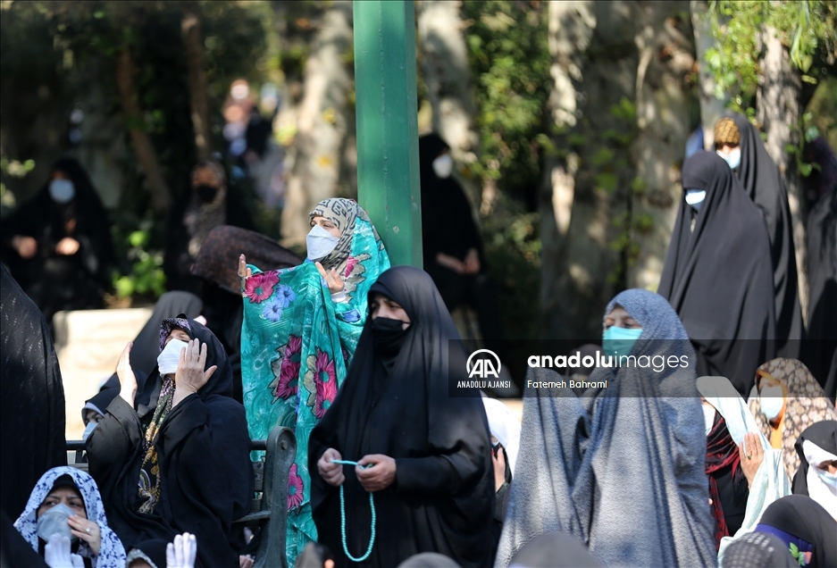 Tahran'da yaklaşık 2 yıl sonra ilk cuma namazı kılındı