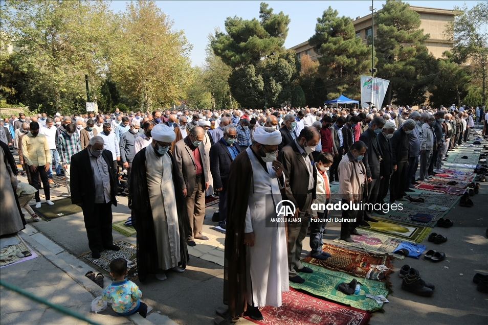 Tahran'da yaklaşık 2 yıl sonra ilk cuma namazı kılındı