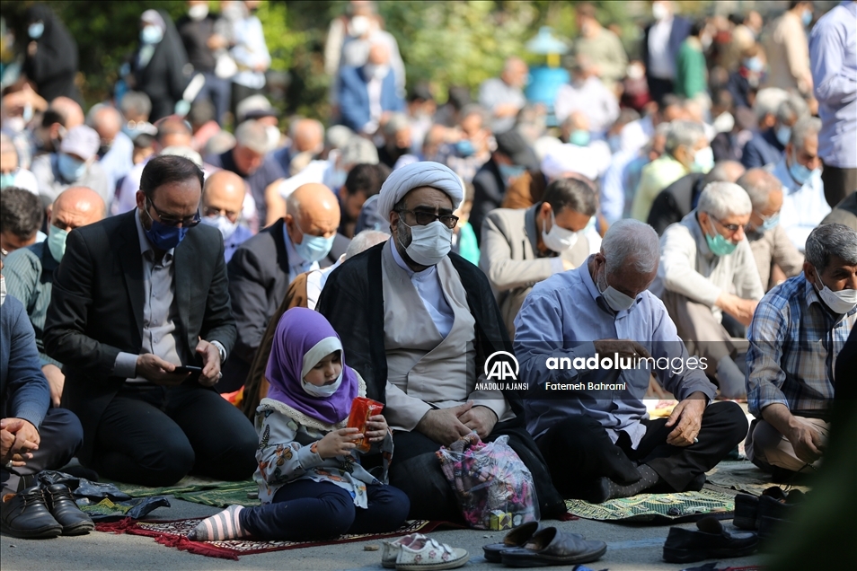 Tahran'da yaklaşık 2 yıl sonra ilk cuma namazı kılındı