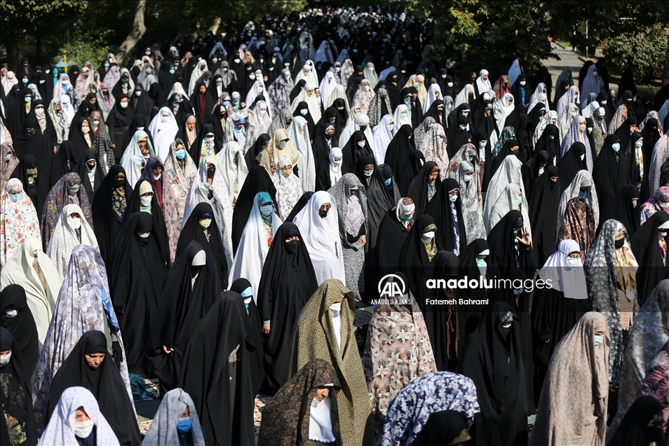 Tahran'da yaklaşık 2 yıl sonra ilk cuma namazı kılındı