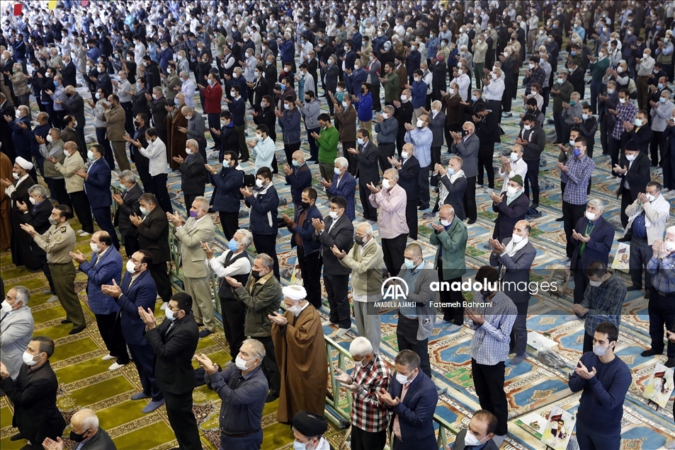Tahran'da yaklaşık 2 yıl sonra ilk cuma namazı kılındı