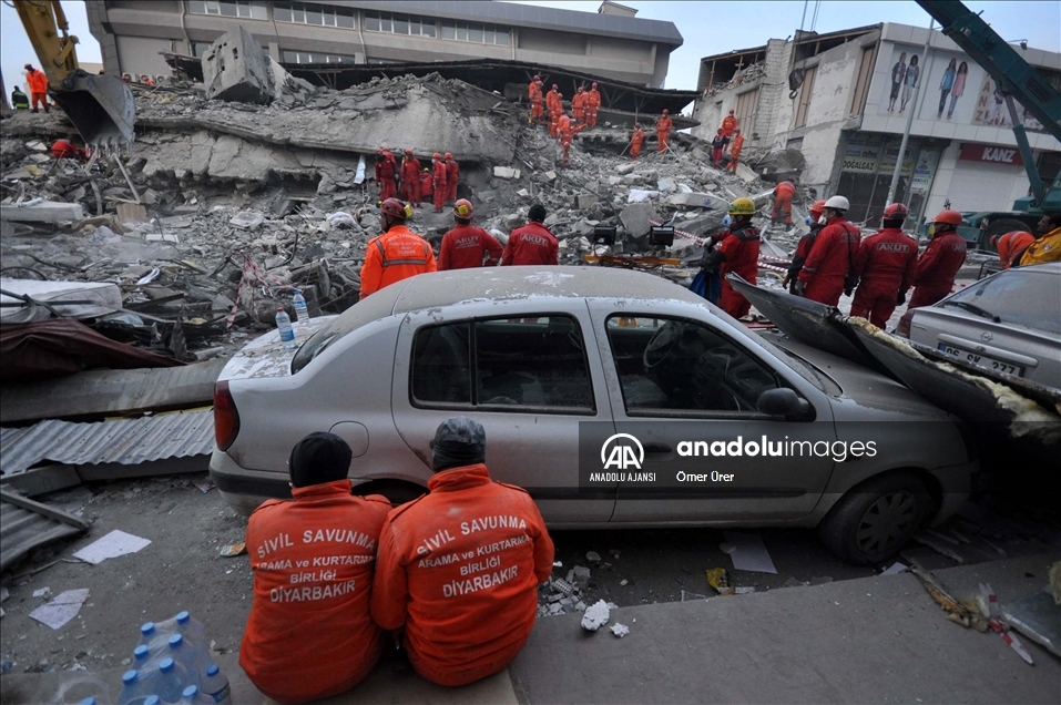Türkiye, 2011'deki depremde Van için tek yürek oldu