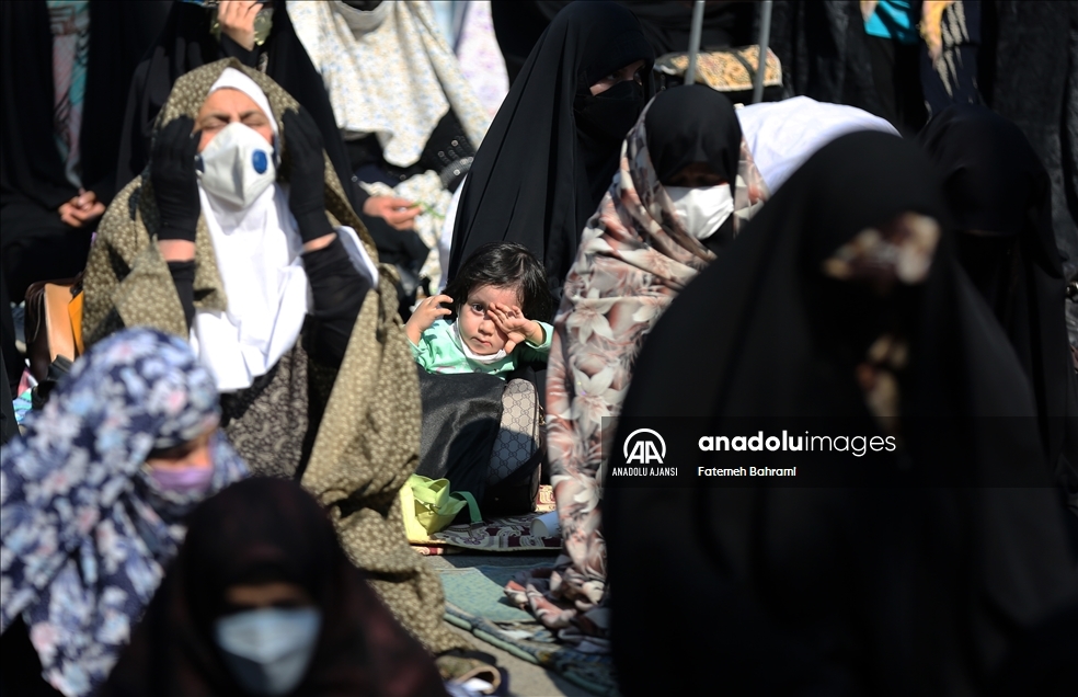 Tahran'da yaklaşık 2 yıl sonra ilk cuma namazı kılındı