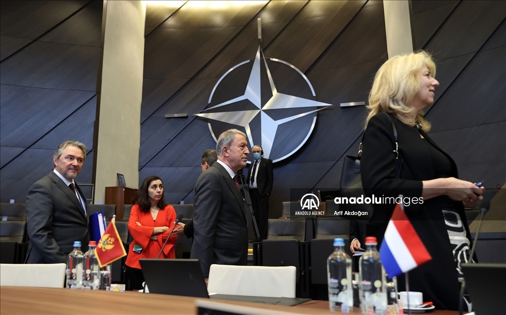 Глава Минобороны Турции участвует в заседании НАТО в Брюсселе