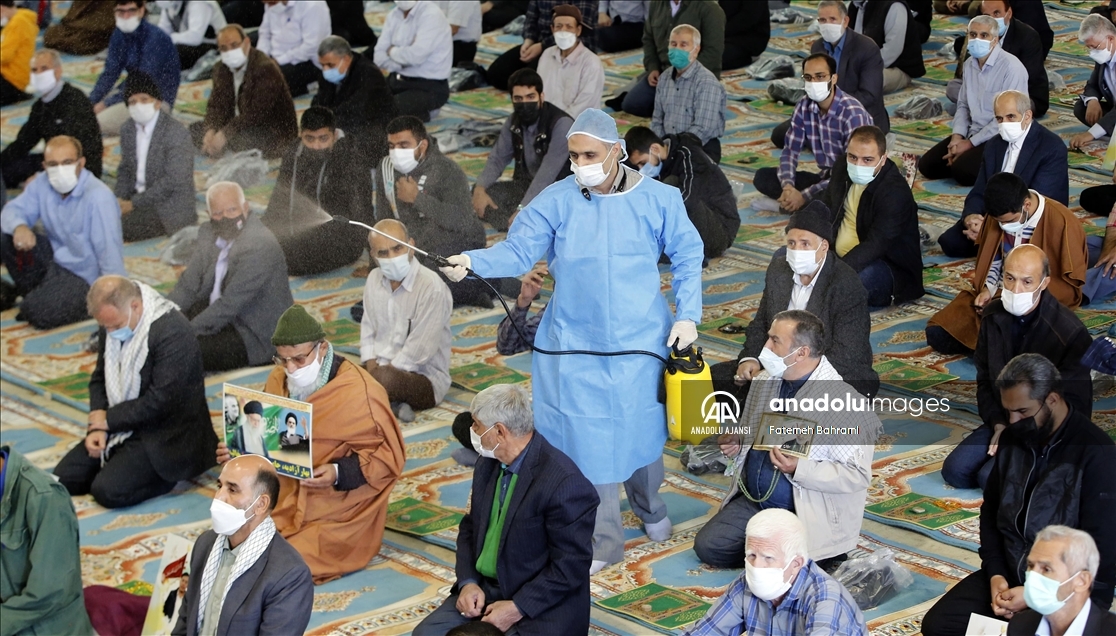 Tahran'da yaklaşık 2 yıl sonra ilk cuma namazı kılındı