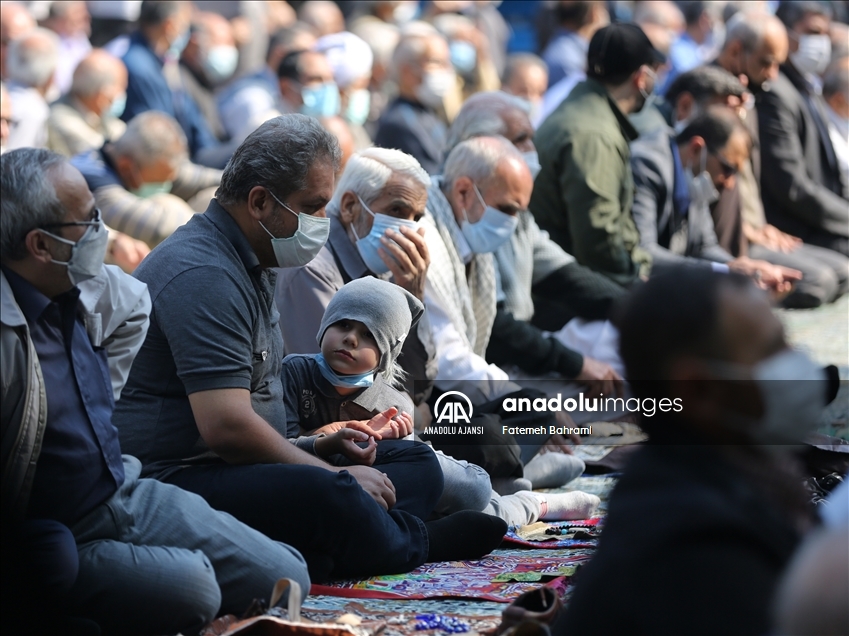 Tahran'da yaklaşık 2 yıl sonra ilk cuma namazı kılındı