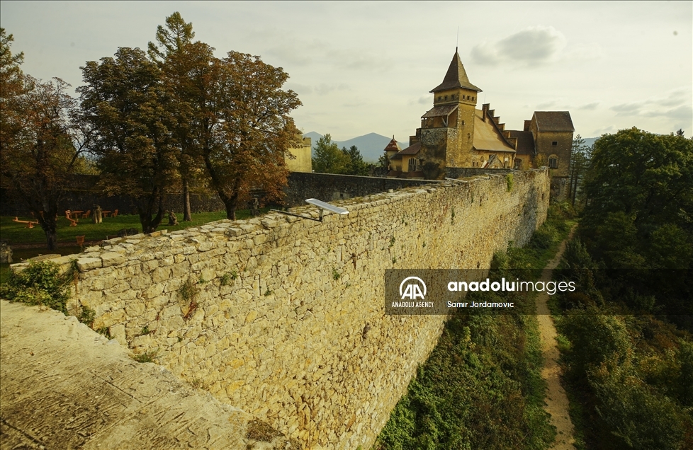 "أوستروزاك".. قلعة "رومانسية" في البوسنة والهرسك