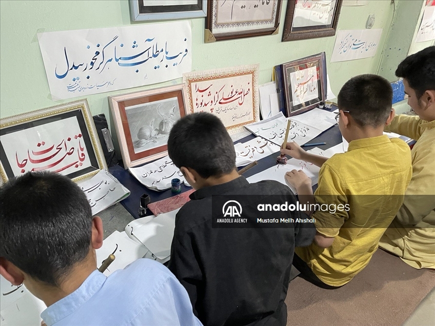 فعالیت آموزشگاه خوشنویسی در کابل با وجود شرایط سخت افغانستان