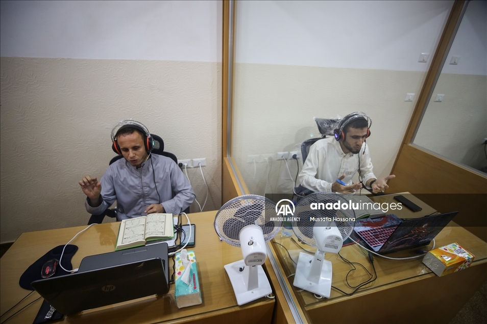 من غزة المحاصرة.. أكاديمية إلكترونية لتحفيظ القرآن حول العالم