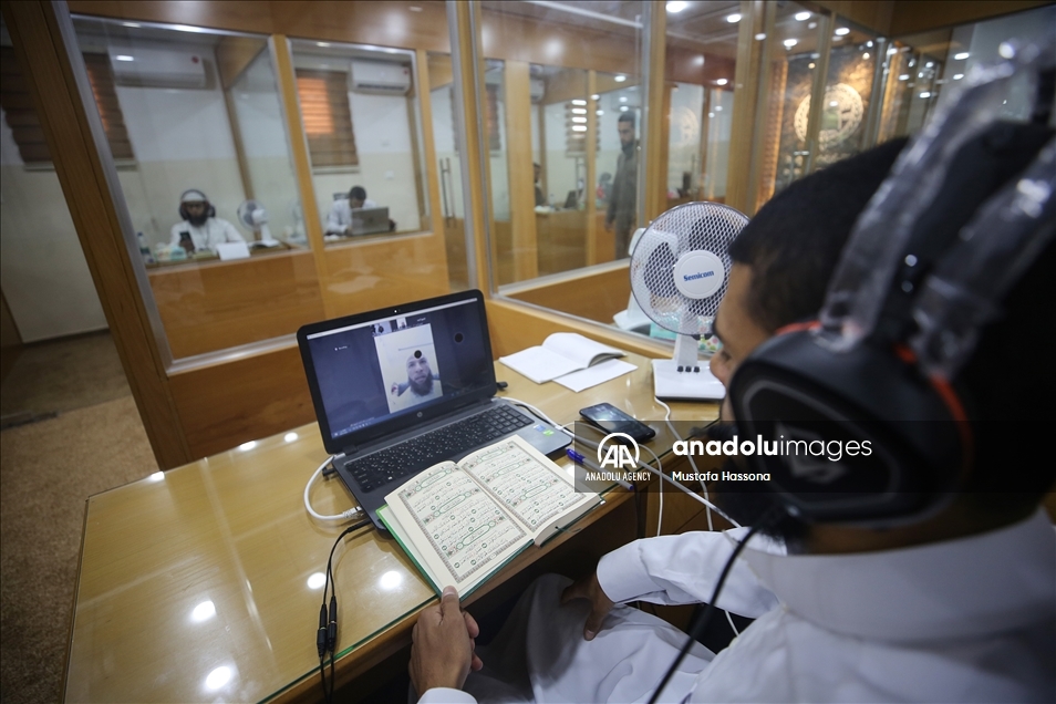 من غزة المحاصرة.. أكاديمية إلكترونية لتحفيظ القرآن حول العالم