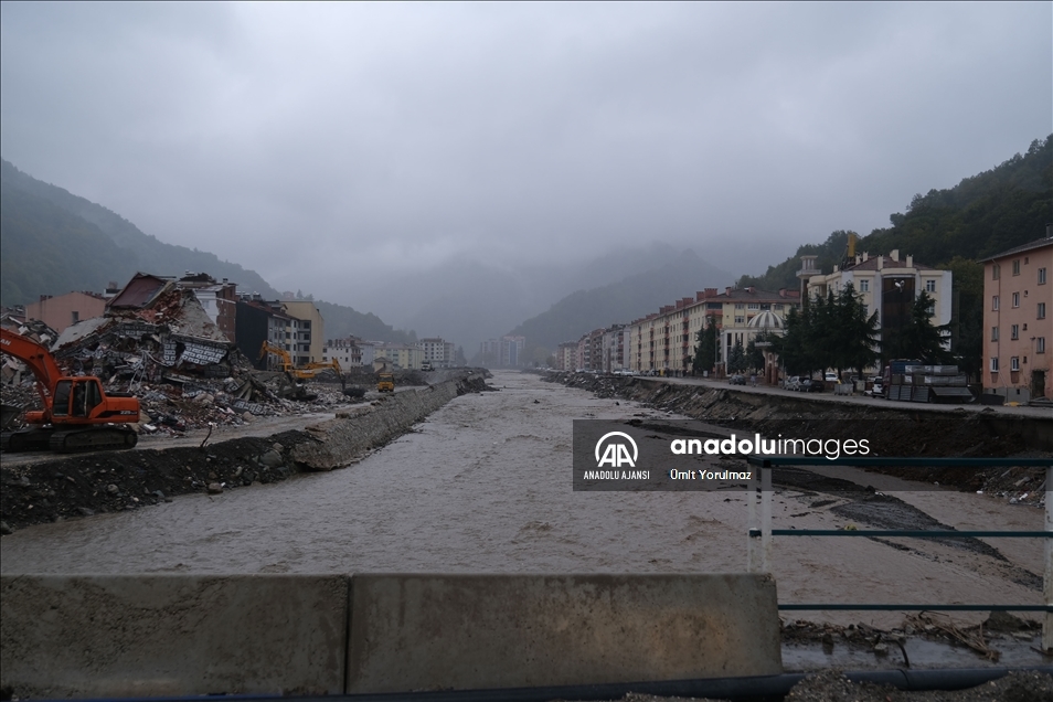 Şiddetli yağış Bozkurt'un sokaklarını yeniden sular altında bıraktı