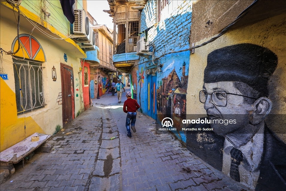 Bağdat'ın köhne sokakları gönüllü gençlerin renkli çizimleriyle canlanıyor