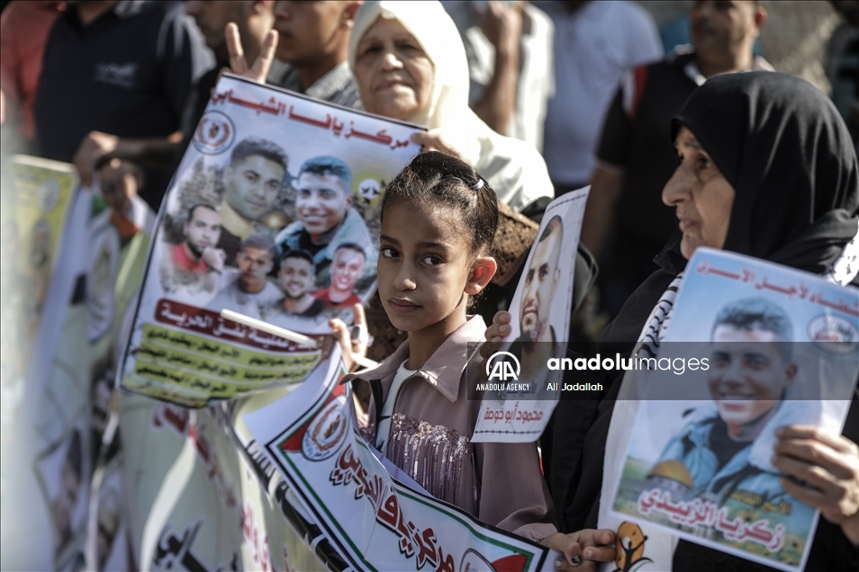 غزة.. وقفة تضامن مع الأسرى المضربين عن الطعام في السجون الإسرائيلية