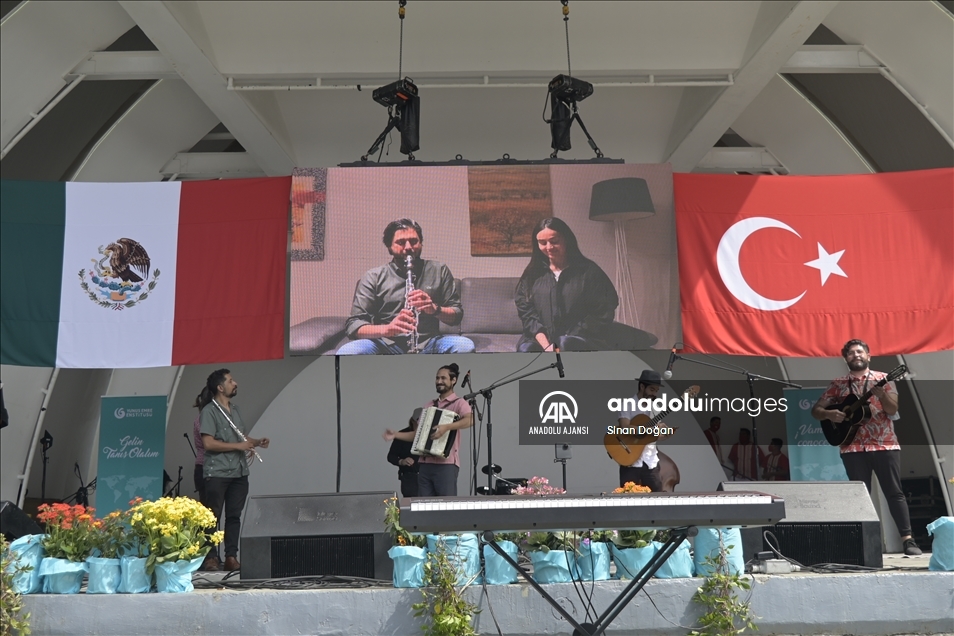 Yunus Emre Enstitüsü, Meksikalı müzikseverleri Türkçe konserde bir araya getirdi