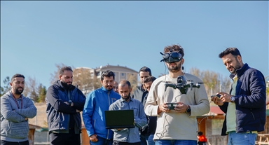 وكالة الأناضول تدرّب موظفيها على استخدام "الدرون"
