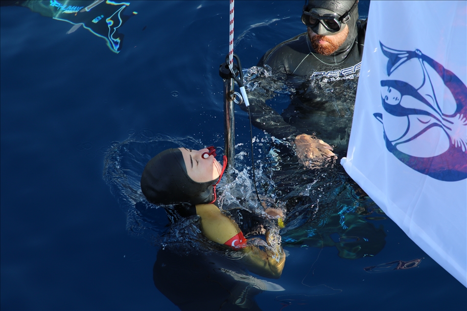 Zhytësja turke Şahika Ercümen thyen rekordin botëror në Antalya
