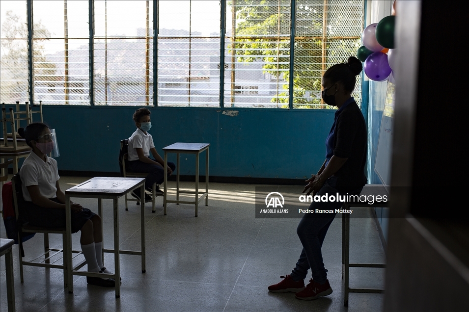 Venezuela'da Kovid-19 nedeniyle kapalı olan okullar yeniden açıldı