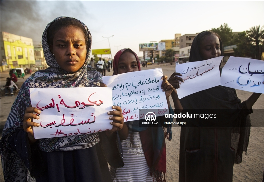 Sudan'da "darbe karşıtı" gösteriler sürüyor