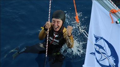 Şahika Ercümen 100 metreye dalarak dünya rekoru kırdı