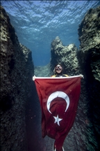 Turkish diver to try to break men's, women's world record