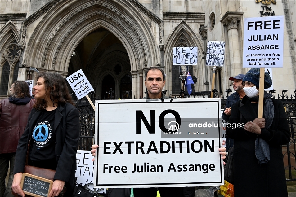 Pendukung Julian Assange gelar aksi protes menjelang sidang banding ekstradisi 