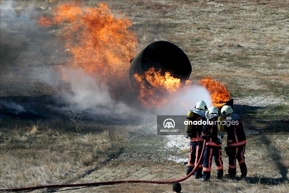 Unidades de emergencia turcas realizaron un simulacro de un accidente aéreo