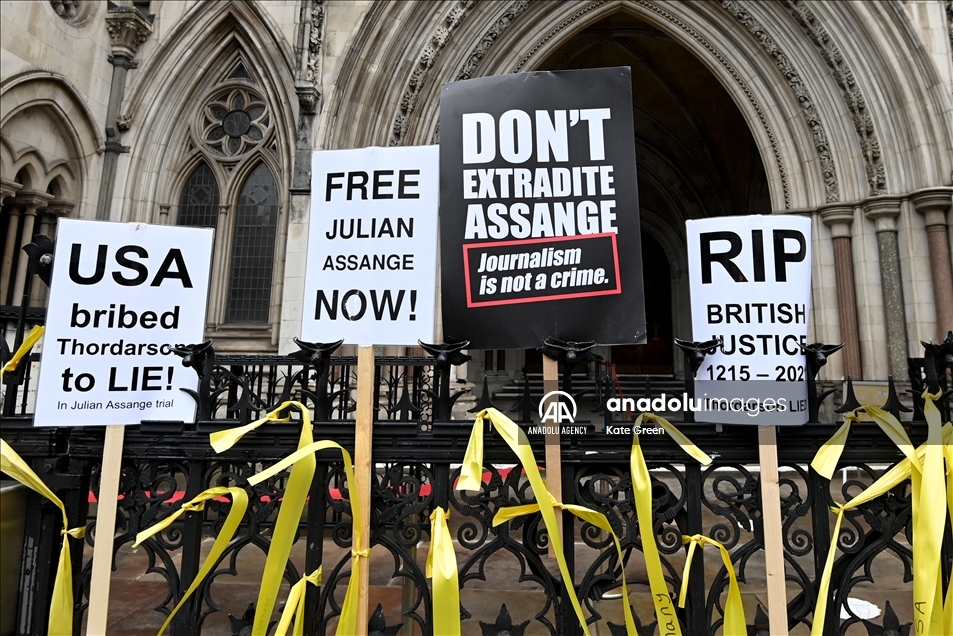 Pendukung Julian Assange gelar aksi protes menjelang sidang banding ekstradisi