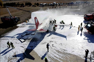 Unidades de emergencia turcas realizaron un simulacro de un accidente aéreo