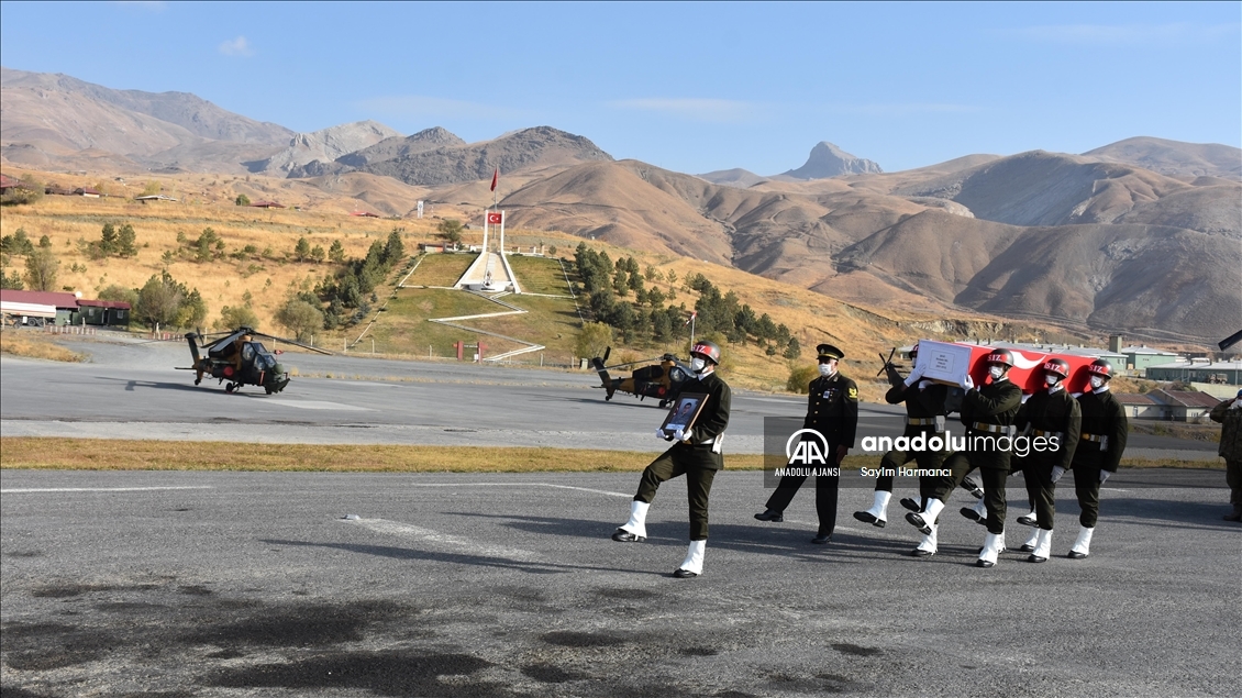 Hakkari'de araç kazasında şehit olan asker için tören düzenlendi