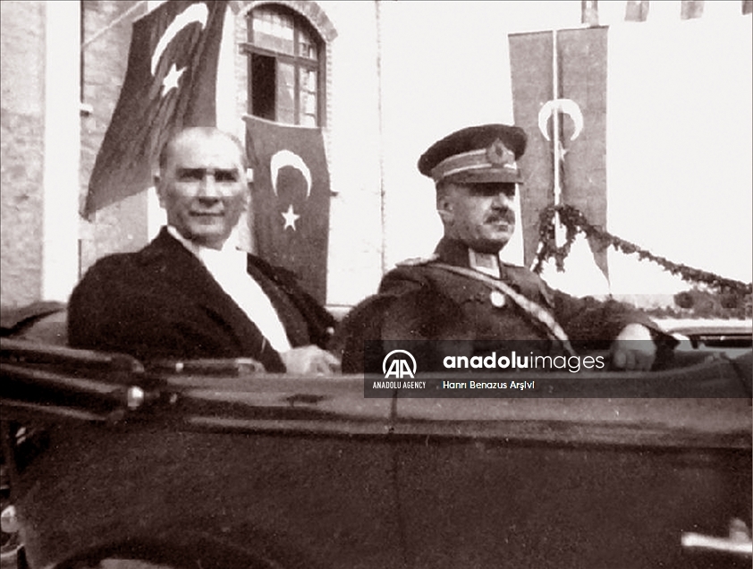Турция отмечает 98-летие основания Республики