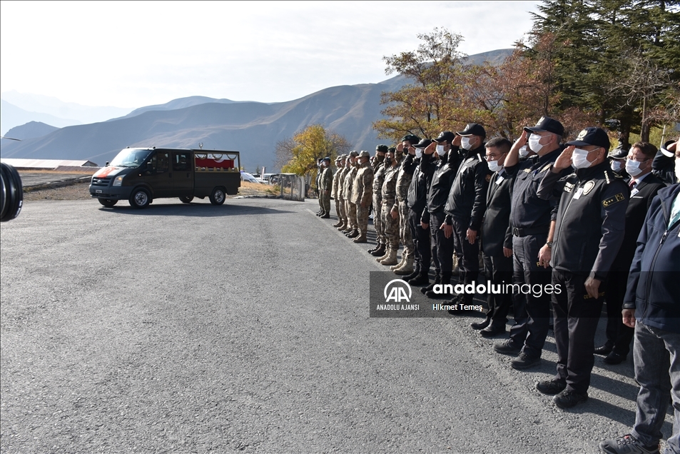 Hakkari'de araç kazasında şehit olan asker için tören düzenlendi