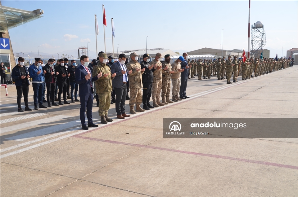 Hakkari'de araç kazasında şehit olan asker için tören düzenlendi