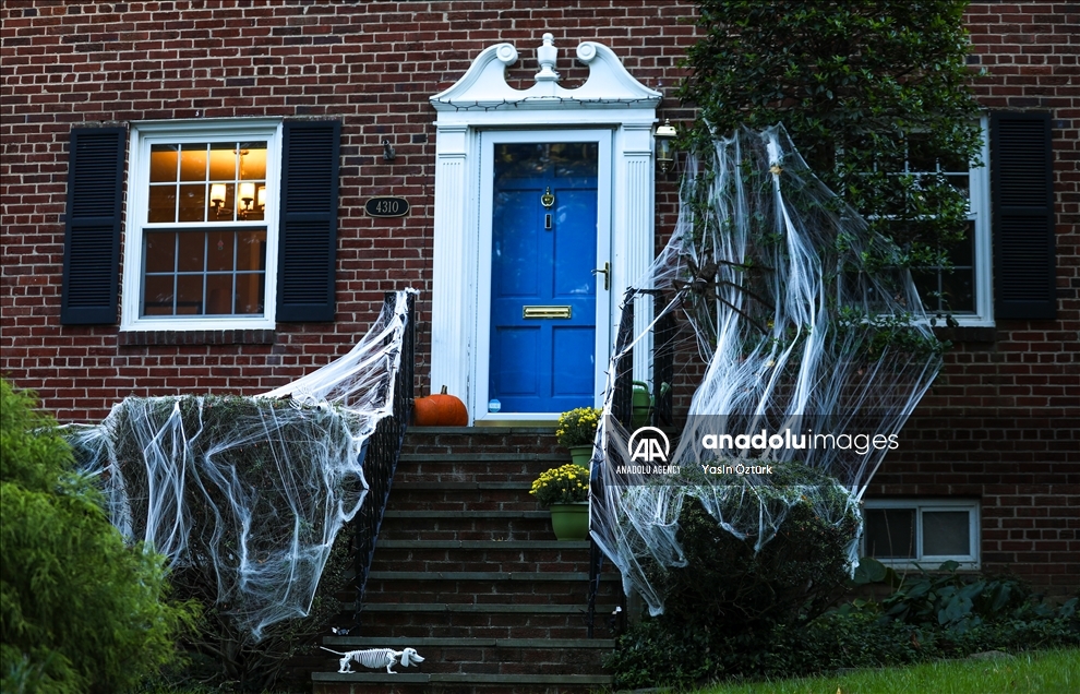 Halloween decorations in Virginia